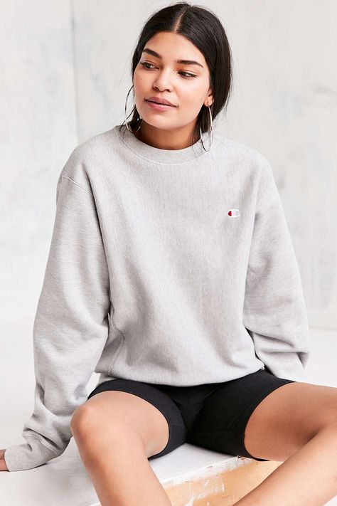 Champion Reverse Weave Pullover Sweatshirt - Urban Outfitters Outfit Grey, Champion Clothing, Sweatshirt Outfit, Champion Reverse Weave, Champion Sweatshirt, Autumn Fashion Women, Sweatshirt Dress, Pullover Sweatshirts, Minimal Fashion