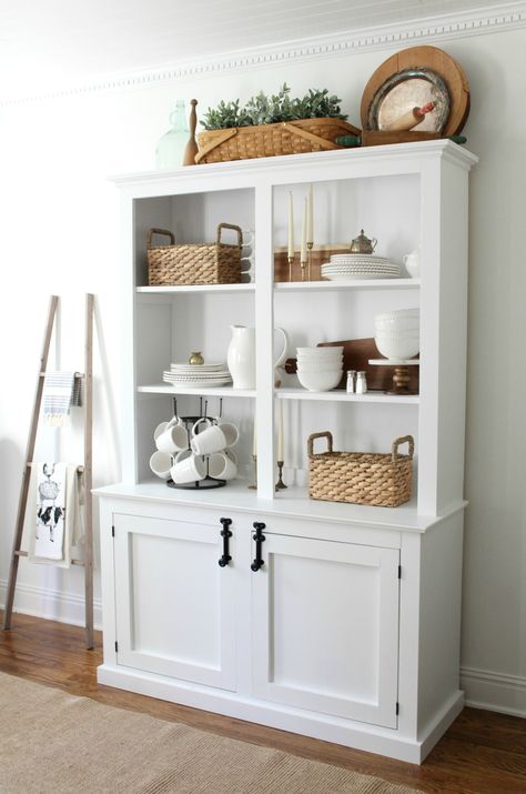 DIY Antique Style Hutch Hutch Ideas, Muebles Shabby Chic, Kitchen Hutch, Hutch Decor, Dining Room Hutch, Hemma Diy, Diy Casa, Farmhouse Furniture, Farmhouse Dining Room