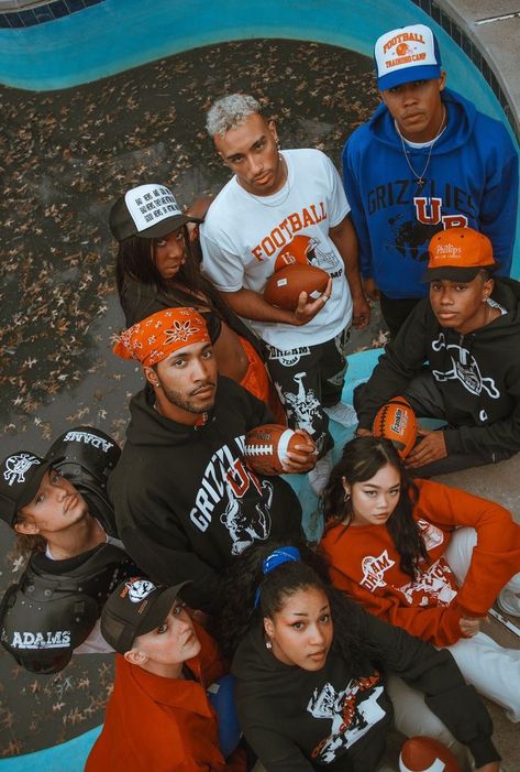 Y2k Photoshoot, Streetwear Photoshoot, Friend Group Pictures, Looks Hip Hop, Group Poses, Creative Photoshoot Ideas, Group Photography, Black Photography, Cute Friend Pictures