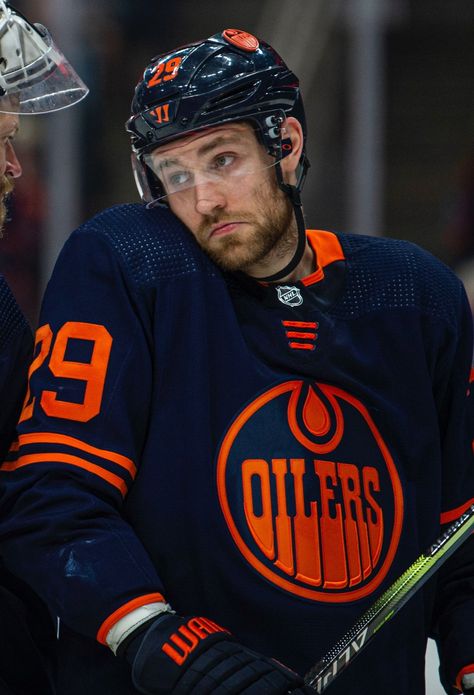 Hockey Players Funny, Leon Draisaitl, Nhl Hockey Players, Michigan Hockey, Nhl Hockey Teams, Edmonton Oilers Hockey, Oilers Hockey, Hockey Memes, Hot Hockey Players