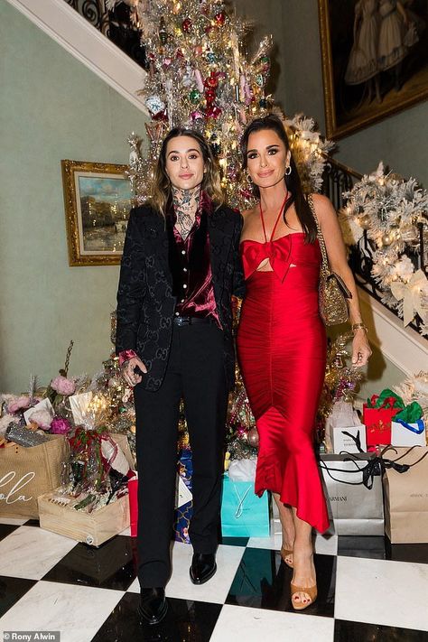 Kyle Richards takes rumored lover Morgan Wade to Kathy Hilton's Christmas party ... where they enjoy holiday festivities with Paris Hilton, Tiffany Haddish and Kate Beckinsale Check more at https://maholicious.com/kyle-richards-takes-rumored-lover-morgan-wade-to-kathy-hiltons-christmas-party-where-they-enjoy-holiday-festivities-with-paris-hilton-tiffany-haddish-and-kate-beckinsale/ Kyle Richards Aspen Style, Morgan Wade, Aspen Style, Kathy Hilton, Tiffany Haddish, Kyle Richards, Kate Beckinsale, Paris Hilton, Real Housewives