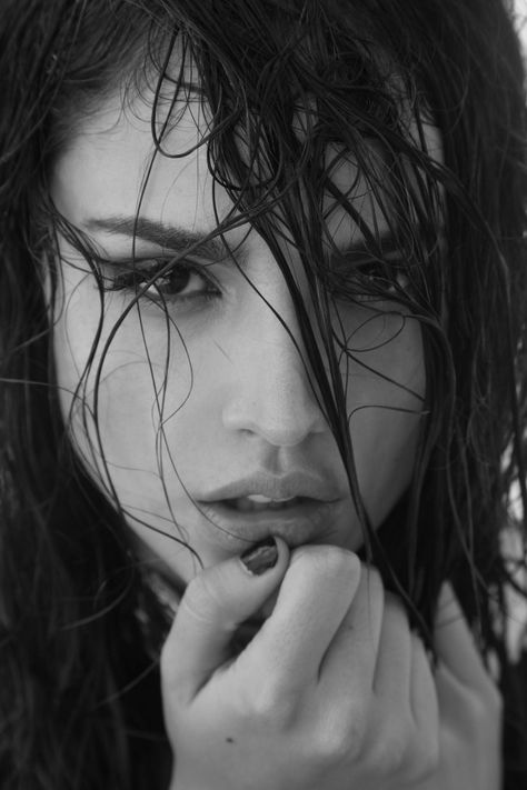 Mexican Actress, Eiza Gonzalez, Pretty Babe, Dusk Till Dawn, Wet Look, Wet Hair, Portrait Photography, Photo Image, A Woman