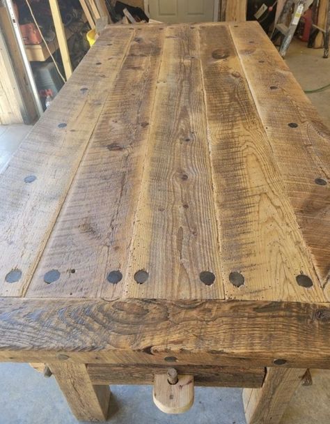 Ecclectic Decor, Cedar Table, Rustic Farmhouse Dining Table, Rustic Dining Room Table, Rustic Tables, Farmhouse Style Furniture, Timber Table, Barn Wood Projects, Rustic Wood Furniture