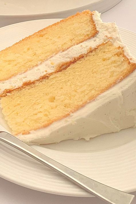 Moist Vanilla Cake Recipe, Fluffy Vanilla Cake Recipe, Boiled Fruit Cake, Fluffy Vanilla Cake, Chocolate Tea Cake, Rectangular Cake, Biscoff Cake, Inside Cake, Moist Vanilla Cake