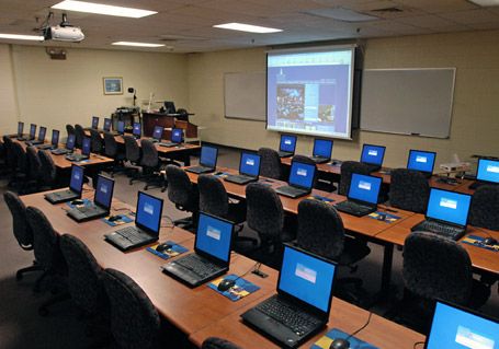 A classroom full of laptops, with a smartboard at the front of the room. In theory, this offers an ideal learning environment, since students can interact with the instructor, but in actuality, it's more likely for the students to be on facebook the whole class period. Technology In The Classroom, Esl Classroom, Media Literacy, Computer Room, Esl Teaching, Classroom Technology, Applied Science, Personalized Learning, Digital Learning