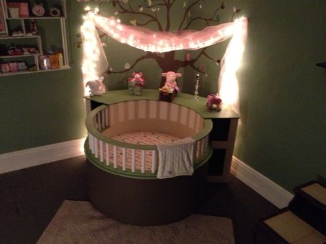 Baby circle crib Circle Crib, Round Crib, Girl Nursery Diy, Round Cribs, Nursery Diy, Crib Design, Diy Crib, Expecting A Baby