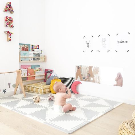 nursery Montessori Toddler Bedroom, Montessori Kids Room, Montessori Infant Room, Baby Play Areas, Montessori Nursery, Montessori Bedroom, Baby Playroom, Montessori Playroom, Montessori Room