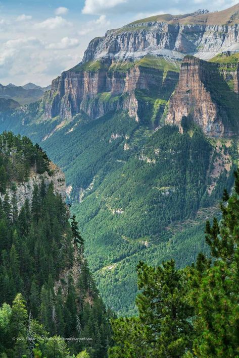 Vick and Jennifer's Travels: The Ordesa Hike in the Spanish Pyrenees Pyrenees Mountains Spain, Pyrenees Hiking, Spanish Pyrenees, Spain Nature, Pyrenees Mountains, Europe Nature, Road Trip France, Waterfall Photo, Hiking Europe