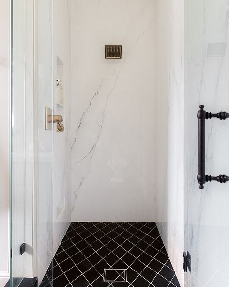 Porcelain slab walls Heights House, Porcelain Slab, Jenna Sue, Luxury Tile, Shower Surround, Have A Shower, Modern Patio, Wall Molding, Eyes Model