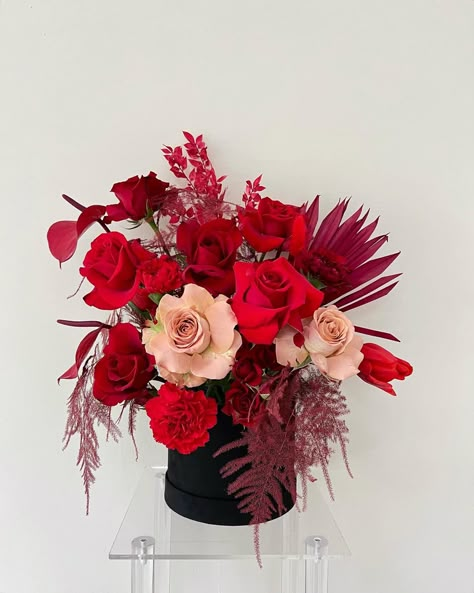 Vday Flower Arrangements, Modern Valentines Flowers, Red Flowers Arrangements, Valentines Bouquet Ideas, Valentine Floral Arrangements, Valentines Day Arrangements, Valentines Floral Arrangements, Red Floral Arrangements, Valentines Day Flowers