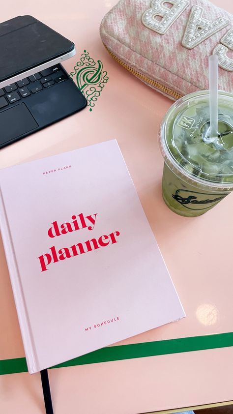 2024 Planner Aesthetic, Planner Girl Aesthetic, That Girl Planner, Pink Planner Aesthetic, Preppy Study, Preppy Planner, 7th Grade School Supplies, Dream Backpack, Agenda Aesthetic