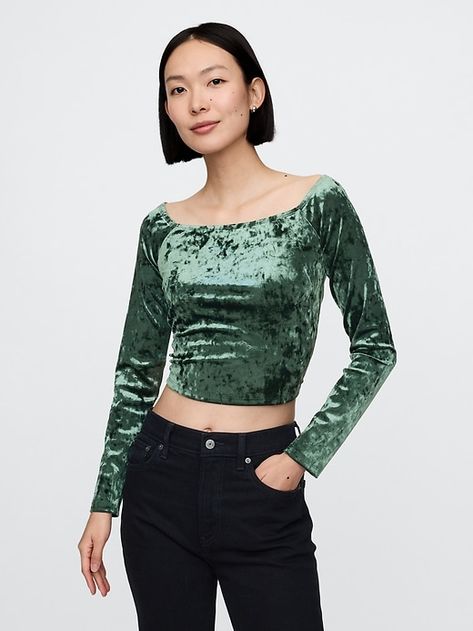 Cropped Velvet Off-Shoulder Top Textured Clothing, Essex Green, Wishlist 2024, Velvet Top, Birthday Wishlist, Fashion Baby, Off Shoulder Tops, Cropped Top, Shoulder Top