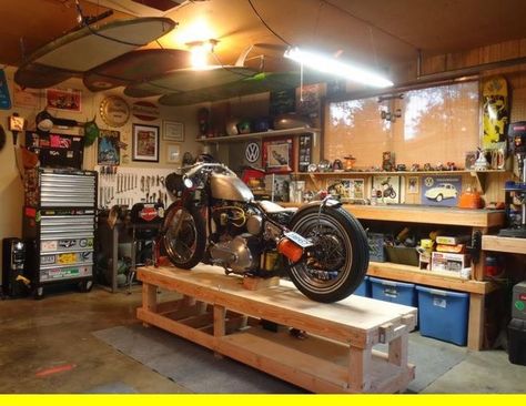 Dirt Bike Shop Ideas, Motorcycle Shop Ideas, Motorcycle Garage Ideas, Dirt Bike Shop, Bike Decor, Man Garage, Motorcycle Workshop, Dune Buggies, Cool Garages