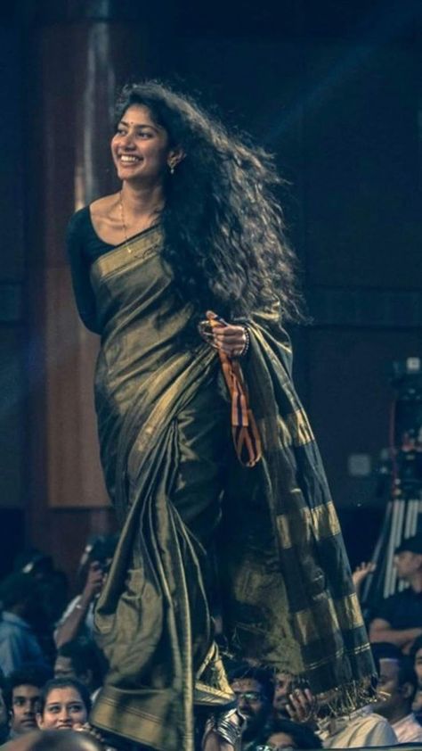 Sai Pallavi Hd Images, Sai Pallavi, Dark Beauty, Daily News, Image Hd, Decor Living, Online Shopping, Saree, Home Decor