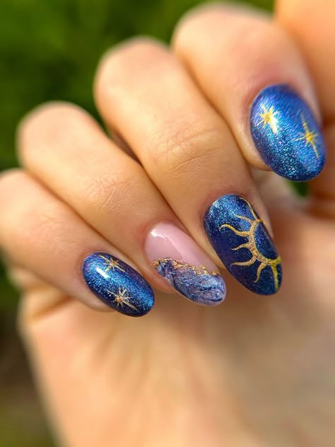 Simple Galaxy Nails, Blue Witch Nails, Little Mermaid Nails Designs, Space Theme Nails, Astronomy Nails, Space Themed Nails, Blue And Gold Nail Designs, Fun Blue Nails, Blue And Gold Nails