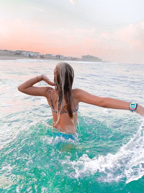 Preppy Sunset, Florida Ocean, Vsco Beach, Preppy Vsco, Aesthetic Coastal, Preppy Beach, Preppy Girl, Girl Standing, Preppy Summer