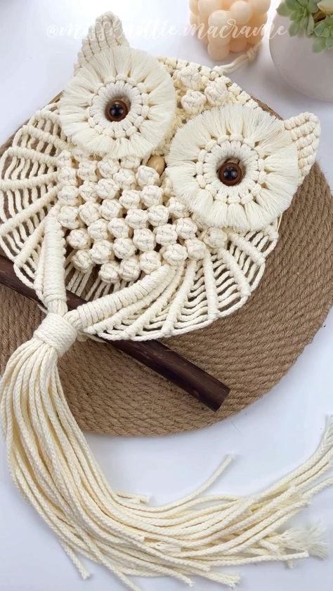 Simpul Makrame, Pola Macrame, Free Macrame Patterns, Macrame Plant Hanger Tutorial, Macrame Plant Hanger Patterns, Gifts Crochet, Macrame Knots Tutorial, Macrame Owl, Macrame Knots Pattern