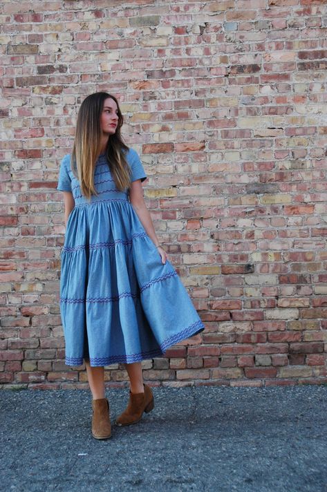 How to Sew a Tiered Dress with Trim - WeAllSew Tiered Dress Pattern, Boho Dress Pattern, Pola Rok, Diy Dresses, Simple Dress Pattern, Dresses Work, Making Clothing, Overalls Fashion, Altered Clothing