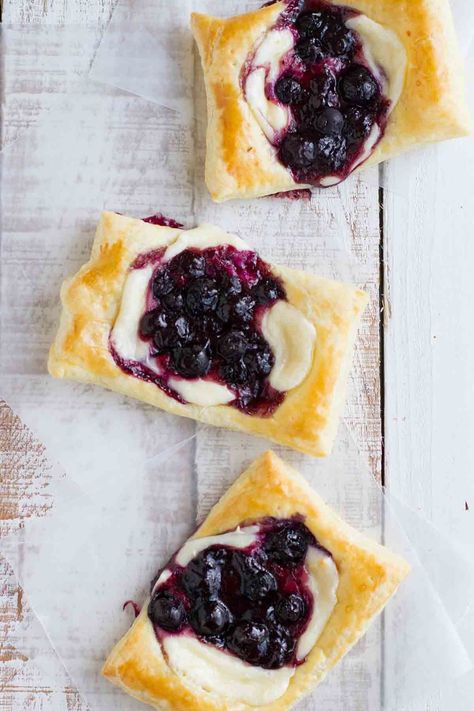 Cream Cheese Pastries, Yummy Pastries, Cheese Pastries, Stomach Rumbling, Danish Pastries, Weight Watcher Desserts, Cream Cheese Pastry, Cheese Pastry, Blueberry Cream Cheese