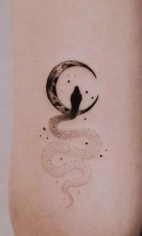 Moon Girl Tattoo, Abstract Moon Tattoo, Moonlight Tattoo, Filter Tattoo, Small Face Tattoos, Eclipse Tattoo, Venus Tattoo, Crow Tattoo Design, 3 Moon