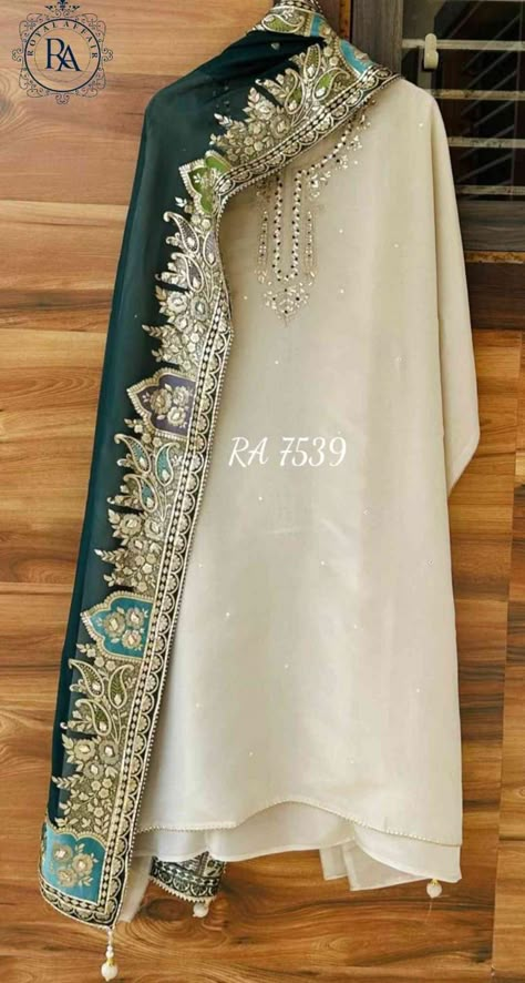 Function Dresses, Simple Dress Casual, Africa Trip, Embroidery Fashion Detail, American Dress, Pakistani Wedding Outfits, Salwar Kamiz, Beautiful Pakistani Dresses, Pakistani Fancy Dresses