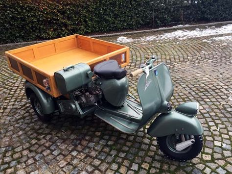 Amazing Piaggio APE 150 from 1955. Long live Italy http://www.yourvespa.com/product/green-1955-piaggio-ape-150-for-sale/ Vespa Scooters For Sale, 50cc Motorcycle, Retro Vespa, Scooter Garage, Vespa 150, Vespa Ape, Vespa Lx, Retro Scooter, Piaggio Ape