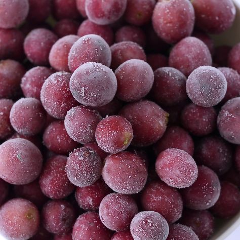 It's very easy, just follow the directions correctly. It should be ready 4-5 hours. - Frozen Grapes Frozen Grapes Recipe, Frozen Grapes, Grape Recipes, Be Ready, 5 Hours, Grapes, Frozen, Easy Meals, Yummy Food