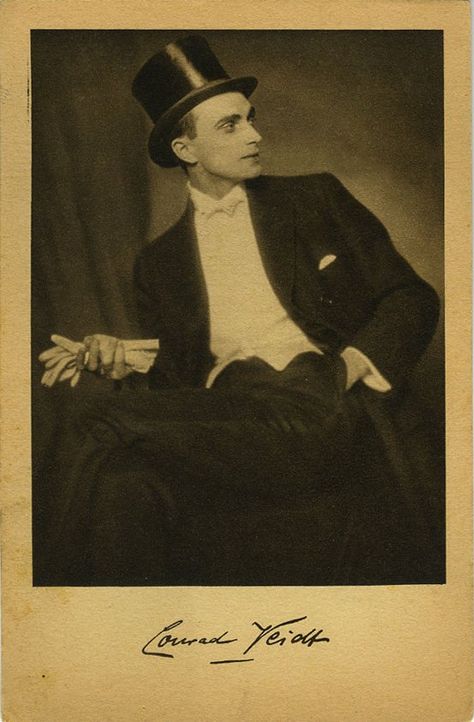 Conrad Veidt, German Expressionism, Movie Buff, Body Reference, Vintage Portraits, Silent Film, Hollywood Actor, Pose Reference Photo, Photo Reference