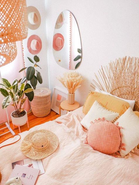 Pink Boho Bedroom Ideas - Transform Your Space with Blush Tones & Chic Decor Hippy Apartment, Aestetic Picture, Mural House, Bedroom Tour, Casa Vintage, Bohemian Lifestyle, Cute Room Ideas, Boho Room, Aesthetic Rooms