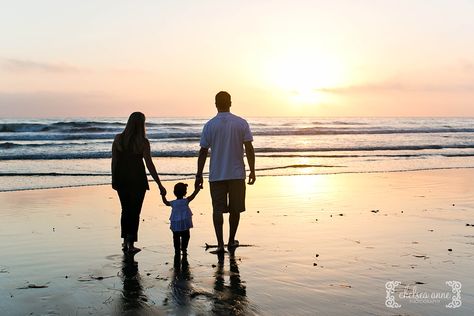 Baby Beach Photos, Beach Pictures Kids, Carlsbad Beach, Beach Photography Family, Beach Photo Session, Summer Family Photos, First Birthday Pictures, Family Picture Poses, Family Beach Pictures