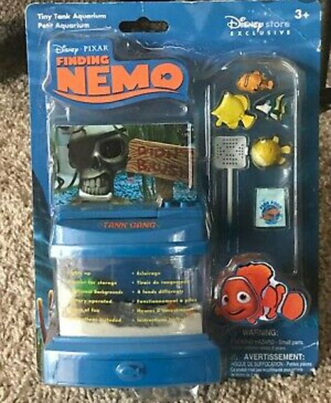 When I was 3/4 I would visit one of my cousins fairly often and play at her house. I vividly remember her opening of these gor me to play with. It was so fun Puppy Christmas Gift, 2000s Toys, Toy Fish, Tiny Tank, Bla Bla Bla, Disney Finding Nemo, Tiny Fish, Fishing Christmas, Nostalgic Toys