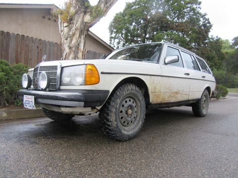 How To Turn An Old Diesel Mercedes Into The Ultimate Off-Roading Wagon Hi Lift Jack Mount, Mercedes W123, Old Mercedes, Land Rover Series 3, Best 4x4, Overland Vehicles, Off Roading, Diesel Cars, Mercedes Car