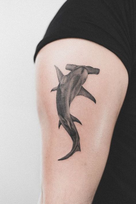 Get ready to dive into the world of shark tattoos and discover their unique symbolism and style. We invite you to learn more about their meaning, as well as choose a design that's right for you. White Shark Tattoo, Great White Shark Tattoo, Hammerhead Tattoo, Shark Tattoo Meaning, Hammer Tattoo, Hammerhead Shark Tattoo, Shadow Tattoo, Timeless Tattoo, Realistic Tattoo Sleeve