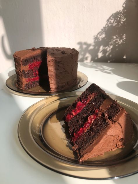 Dark Chocolate Cake Aesthetic, Chocolate Cake Aesthetic, Cake Dark Chocolate, Cake Aesthetic, Berry Cake, Dark Chocolate Cakes, Birthday Cake Chocolate, Lifestyle Content, Chocolate Cake