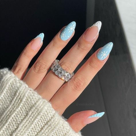 Sparkly Nail Designs, Blue Christmas Nails, Cute Spring Nails, Winter Nails Acrylic, Christmas Nails Easy, Christmas Gel Nails, Winter Nail Designs, Winter Nail, Trendy Nail Design