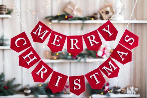 Christmas Banners Ideas, Bunting Christmas, Garland Christmas Decor, Banners Ideas, Just Married Banner, Burlap Bunting, Banner Christmas, Christmas Bunting, Merry Christmas Banner