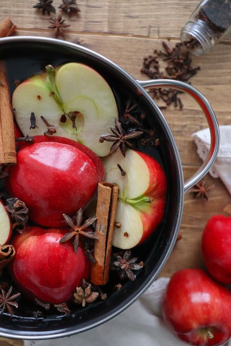 Apple Cinnamon Stovetop Potpourri – Brunch With The Brittains Stovetop Simmer, Home Smell Like Fall, Smell Like Fall, Holiday Potpourri, Homemade Potpourri, Cranberry Cinnamon, Simmer Pot Recipes, Stove Top Potpourri, Simmering Potpourri