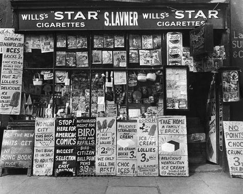 A newsagent on Bethnal Green Road, 1952 Tower Hamlets, East End London, London History, London Museums, Bethnal Green, Shop Fronts, Shop Front, London Town, Old London