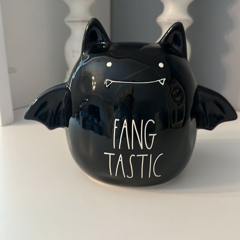 Rae Dunn Fang Tastic Black Bat Figurine Home Dcor 6.5 X 4.5 X 8" Artisan Collection By Magenta New With Factory Packaging Will Ship Double Boxed Whimsical Halloween Dcor Rae Dunn’s ‘Fang Tastic’ Figurine Glazed Ceramic Bat Figurine, Bat Decor, Pumpkin Planter, Halloween Wood Signs, Christmas Cookie Jars, Rae Dunn Halloween, Ceramic Birdhouse, Christmas Bowl, Christmas Tree Truck