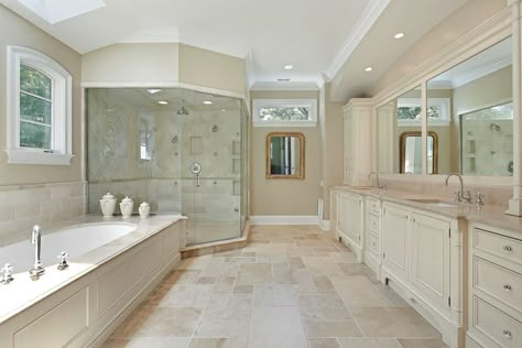 Master bathroom with large glass shower dual sinks in white theme Classy Rooms, Traditional Bathroom Designs, White Bathroom Designs, Large Bathroom, Master Bathrooms, Custom Bathroom, Design Apartment, Big Bathrooms, Corner Shower