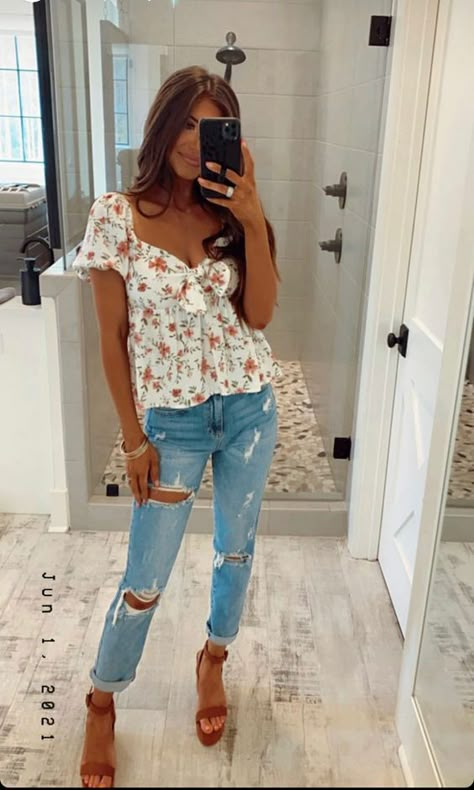 Night Out Mom Outfit, 30 Female Fashion, Summer Outdoor Dinner Outfit, Cute Outfits With Jeans Summer, Cute Dressy Outfits With Jeans, Cute Spring Outfits For Women 20s, Cute Outfits Jeans Summer, Snappy Casual Outfits Summer, Casual Jean Work Outfits Summer