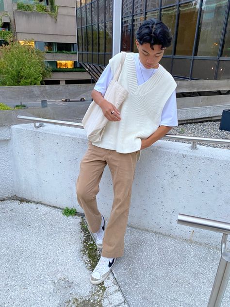 White Sweater Vest Outfit Men, Beige Sweater Vest Outfit, Cream Vest Outfit, Basic Boy Outfit, New Era Outfit, Vest Outfits Aesthetic, Tight Outfits, Vest Outfits Men, Knit Vest Outfit