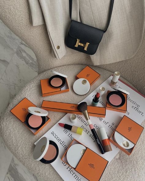 Hermes Makeup, Fancy Cosmetics, Koleksi Makeup, Makeup Luxury, Luxury Birthday Gifts, Coffee Latte Art, Hermes Perfume, Cosmetic Items, Luxury Makeup