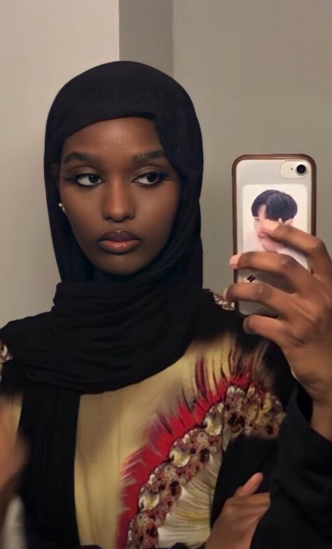 Girls With Nose Piercing, Black Hijabi Girl, Hijabi Fits, Eye Makeup Techniques, Hijabi Aesthetic, Muslim Women Fashion, Muslimah Aesthetic, Modest Fits, Hijabi Girl