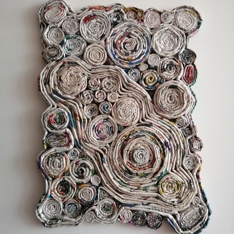 Rolled Newspaper Crafts, Newspaper Sculpture, Folded Newspaper, Newspaper Art And Craft, Rolled Magazine Art, Environmental Artwork, Textured Paper Art, Newspaper Crafts Diy, Diy Newspaper