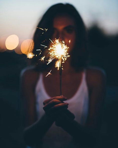 (Random Book)  •[Templates] •[Collages] •[Pictures || Wallpapers] •[P… #random #Random #amreading #books #wattpad Mode Poses, Sparkler Photography, Diwali Photography, Photographie Portrait Inspiration, Foto Poses, Portrait Photography Poses, Tumblr Photography, Trik Fotografi, Shooting Photo