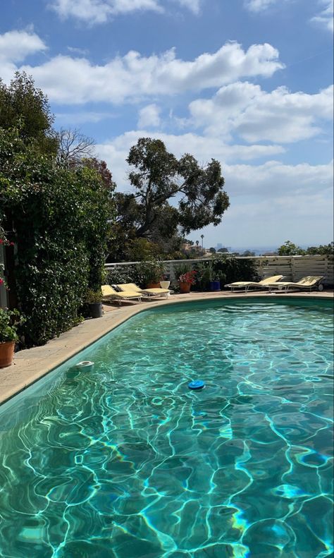 Canyon House, Henrik Purienne, Beachwood Canyon, Los Angeles Aesthetic, California Cool, Halloween Icons, Summer Sky, Random House, House Goals