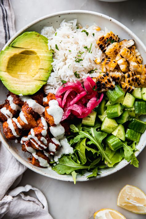 Honey Harissa Chicken Bowls with Feta Mint Sauce Recipe | Little Spice Jar Harissa Chicken Bowl, Honey Harissa Chicken, Roasted Veggies Recipe, Greek Chicken Souvlaki, Souvlaki Recipe, Harissa Chicken, Homemade Tzatziki Sauce, Chicken Bowls, Chicken Souvlaki