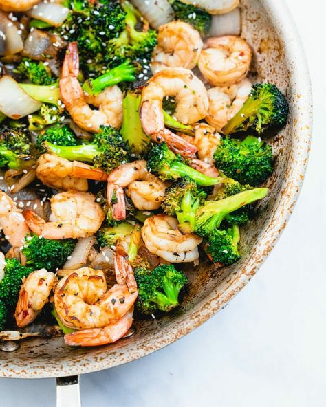 Broccoli Healthy, Rice And Broccoli, Shrimp Rice, A Couple Cooks, Shrimp And Broccoli, Rice Vinegar, Stir Fry, Soy Sauce, Skillet