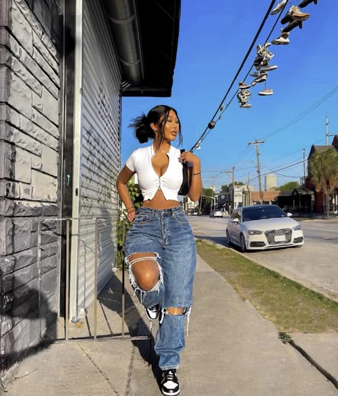 High Rise Baggy Jeans, Baggy Jeans Women, Denim Jeans Outfit, Vibes Outfit, Drip Drip, Instagram Baddie, Streetwear Fits, Chill Fits, Insta Pictures